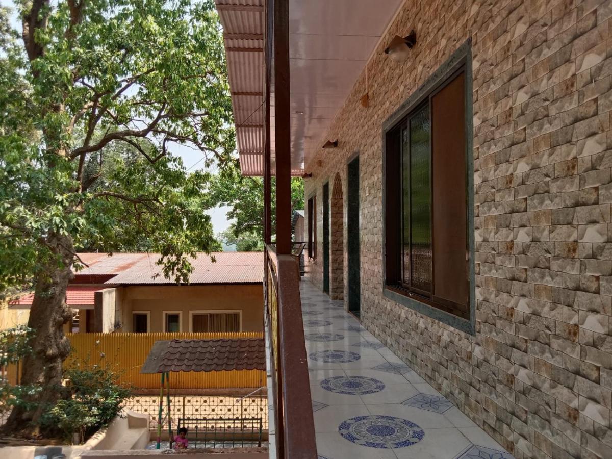 Hotel New Alpha House Matheran Extérieur photo